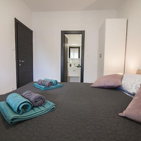 Family Apartments Brach Бол Екстериор снимка