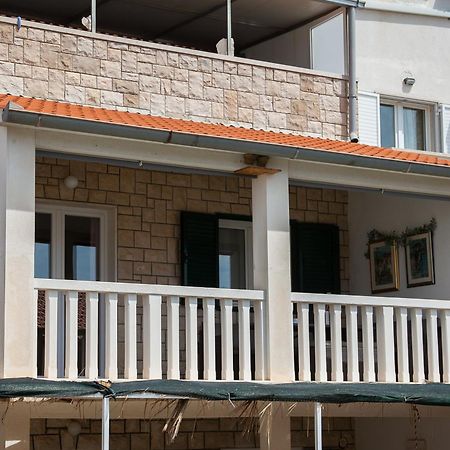 Family Apartments Brach Бол Екстериор снимка