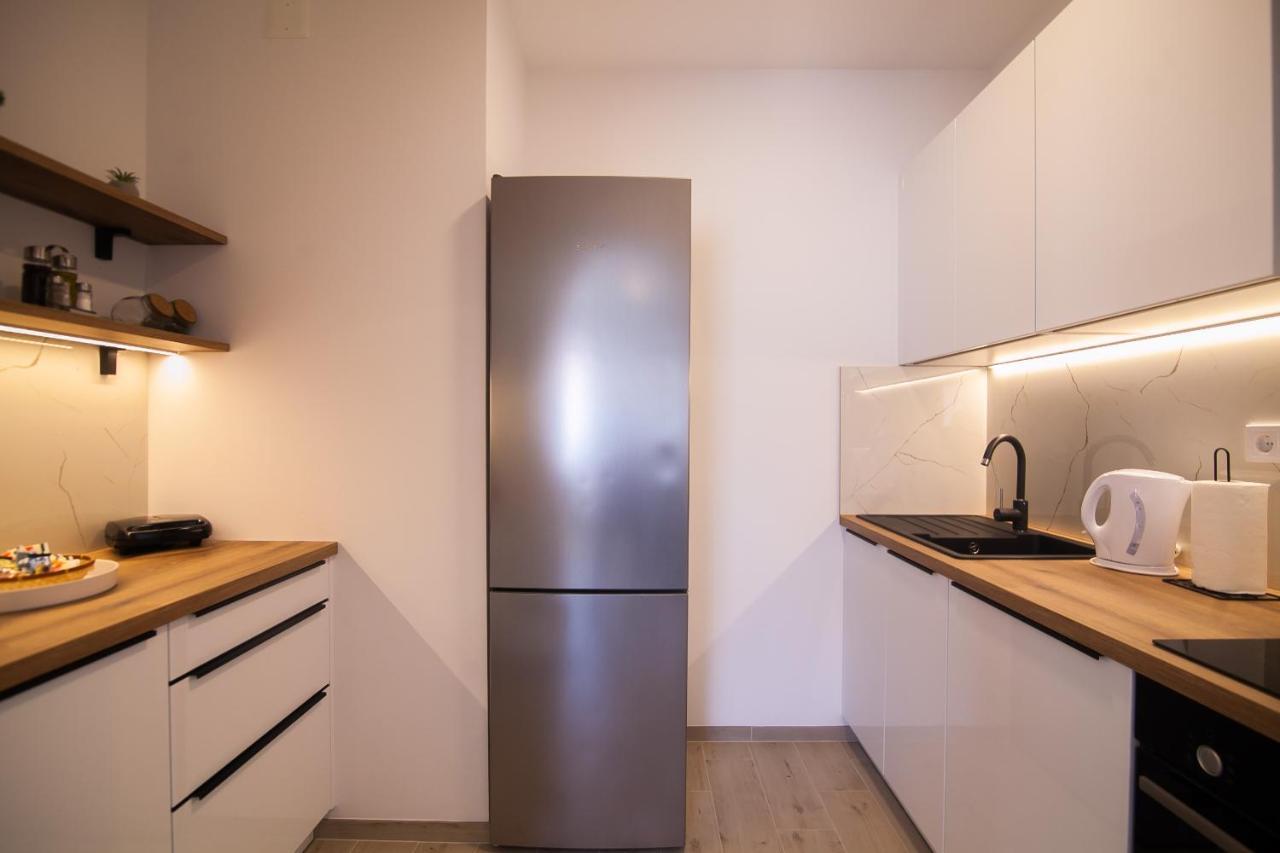 Family Apartments Brach Бол Екстериор снимка