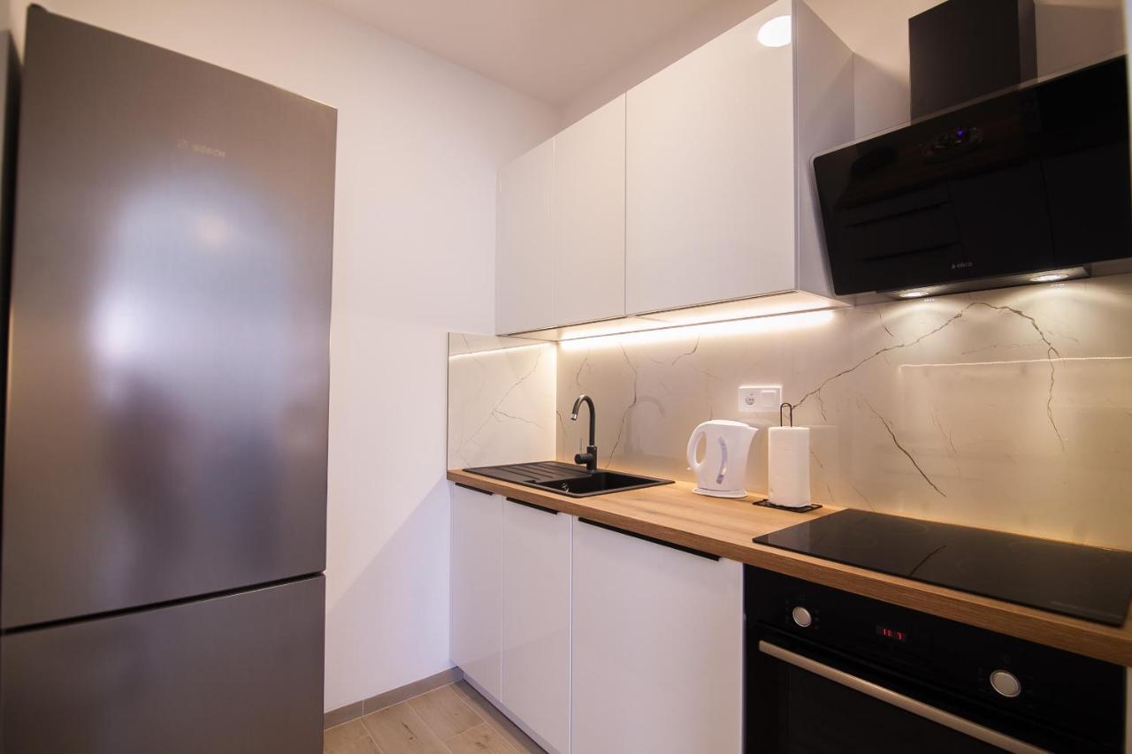 Family Apartments Brach Бол Екстериор снимка