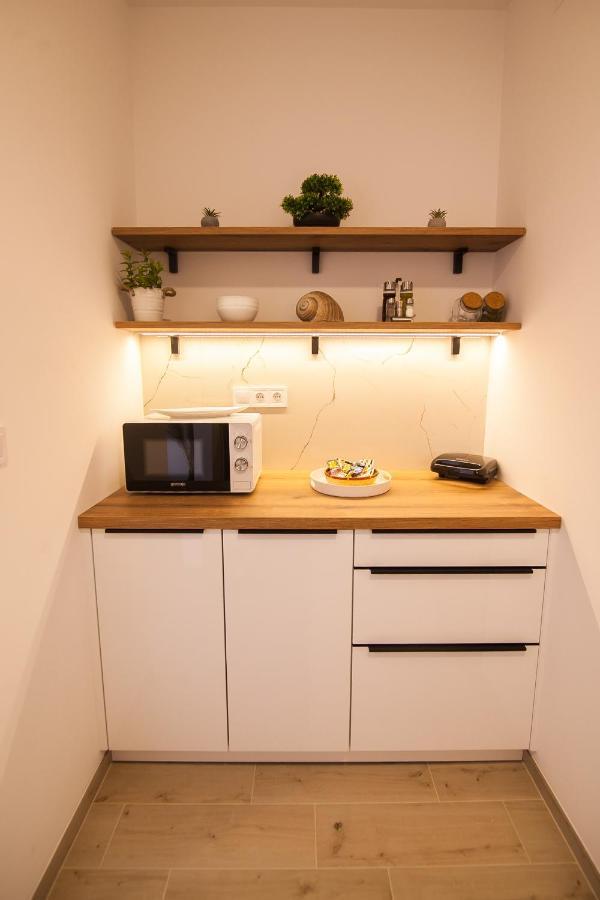 Family Apartments Brach Бол Екстериор снимка
