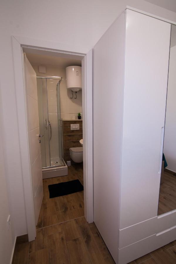 Family Apartments Brach Бол Екстериор снимка