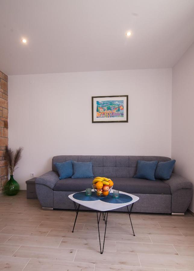 Family Apartments Brach Бол Екстериор снимка