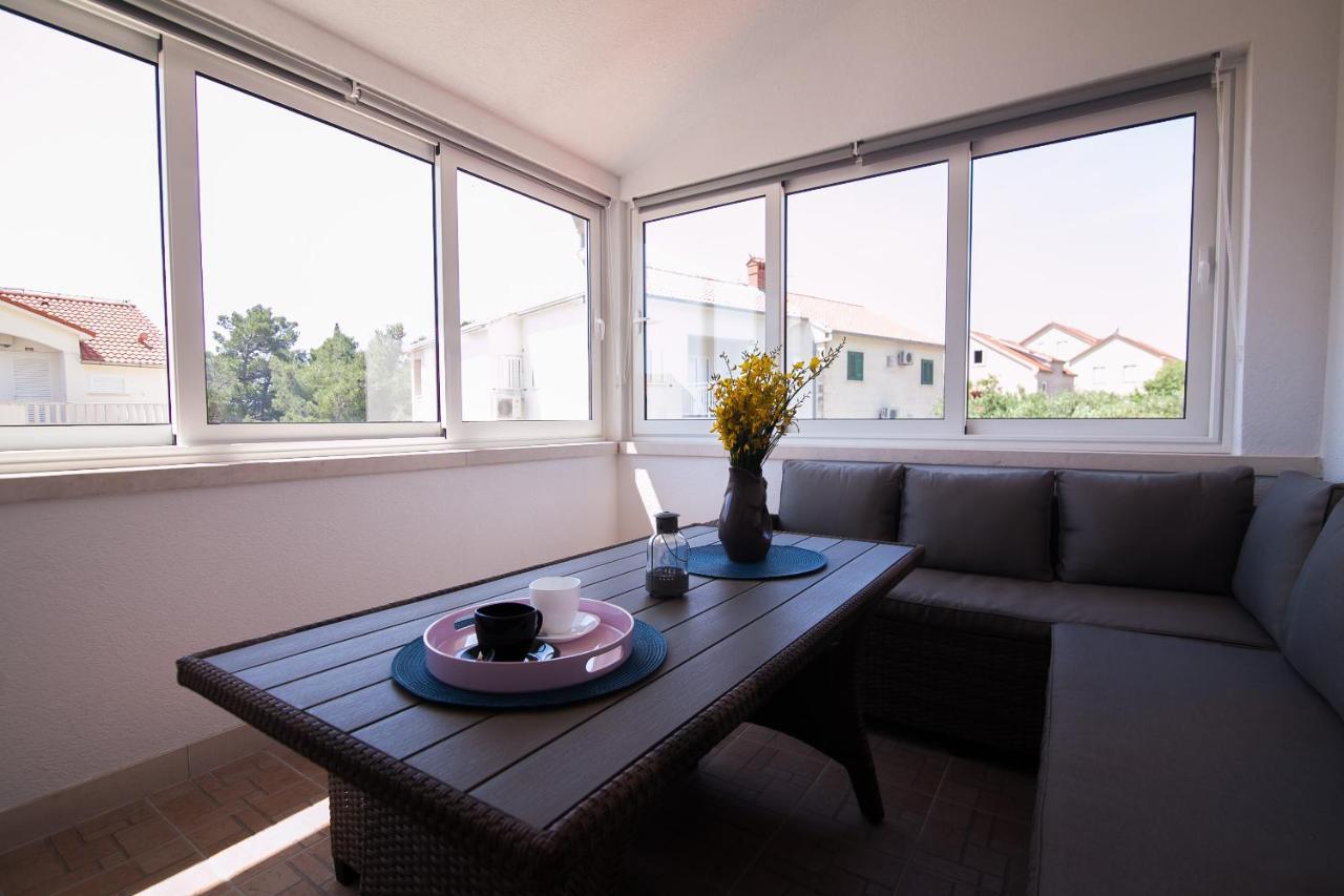 Family Apartments Brach Бол Екстериор снимка