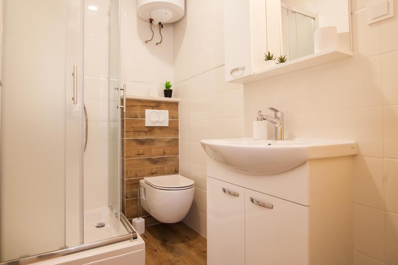Family Apartments Brach Бол Екстериор снимка