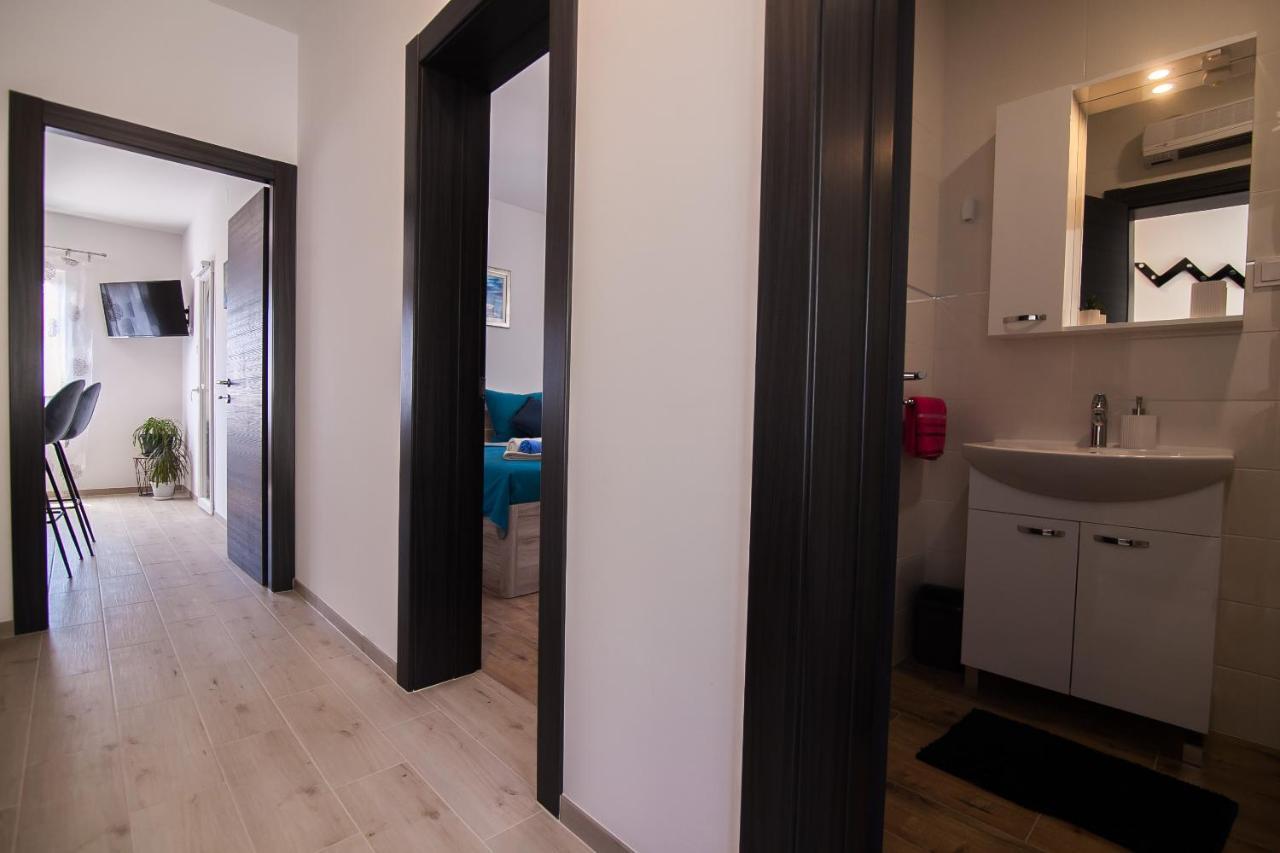 Family Apartments Brach Бол Екстериор снимка