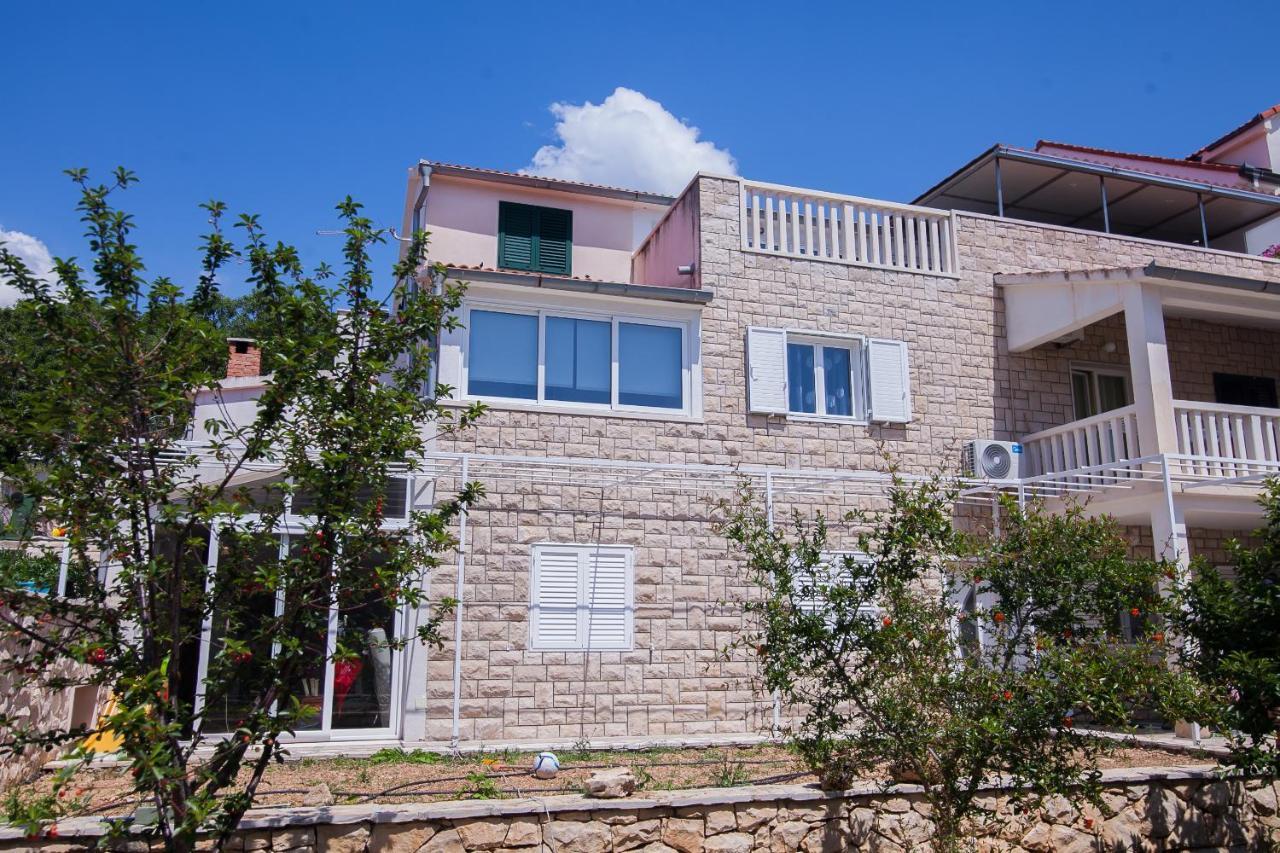 Family Apartments Brach Бол Екстериор снимка
