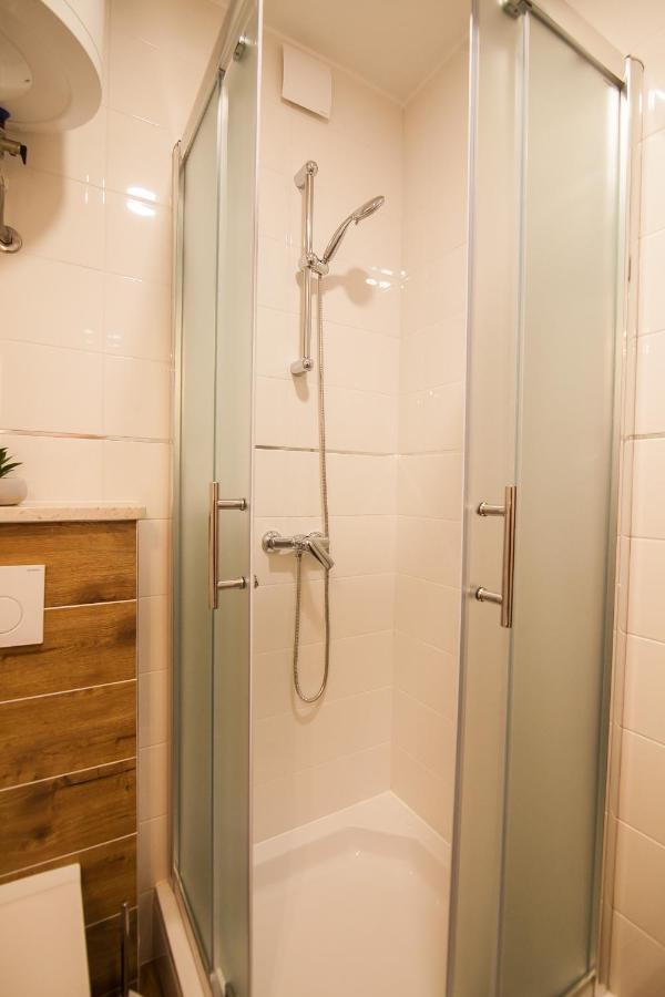 Family Apartments Brach Бол Екстериор снимка