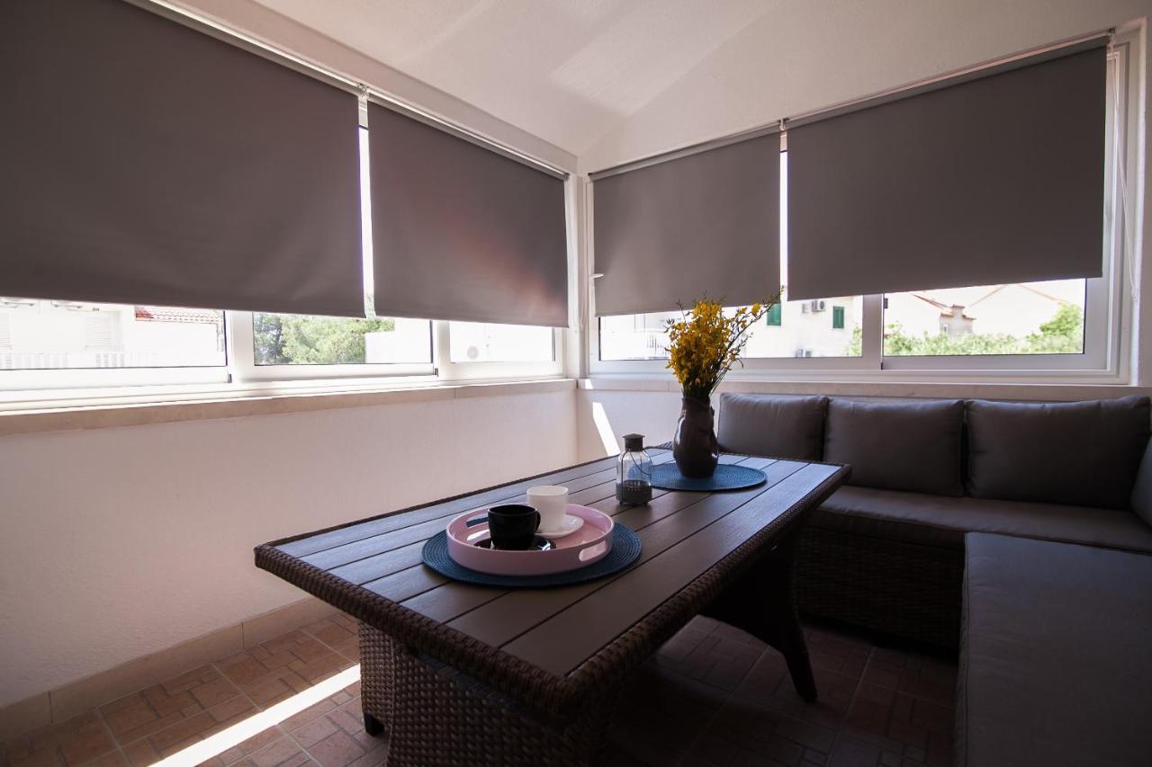 Family Apartments Brach Бол Екстериор снимка