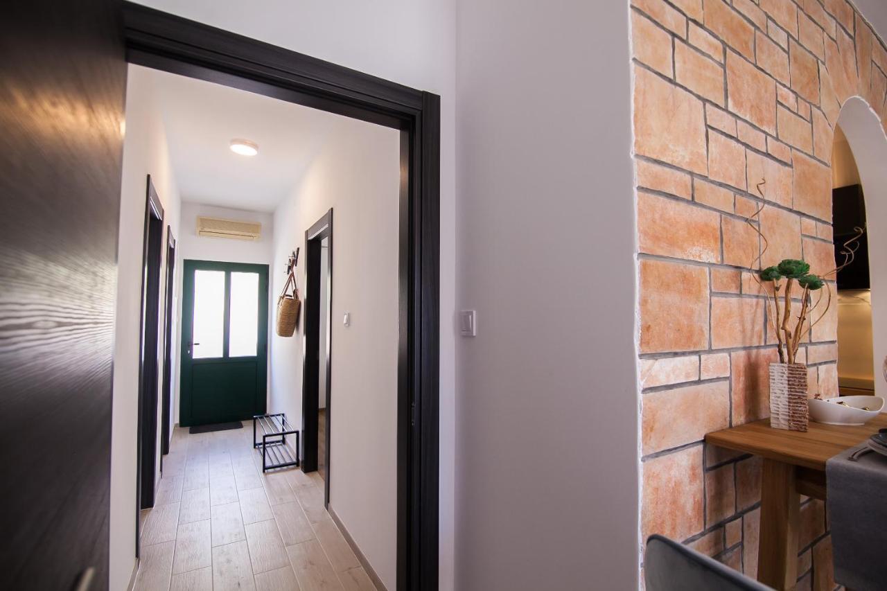 Family Apartments Brach Бол Екстериор снимка