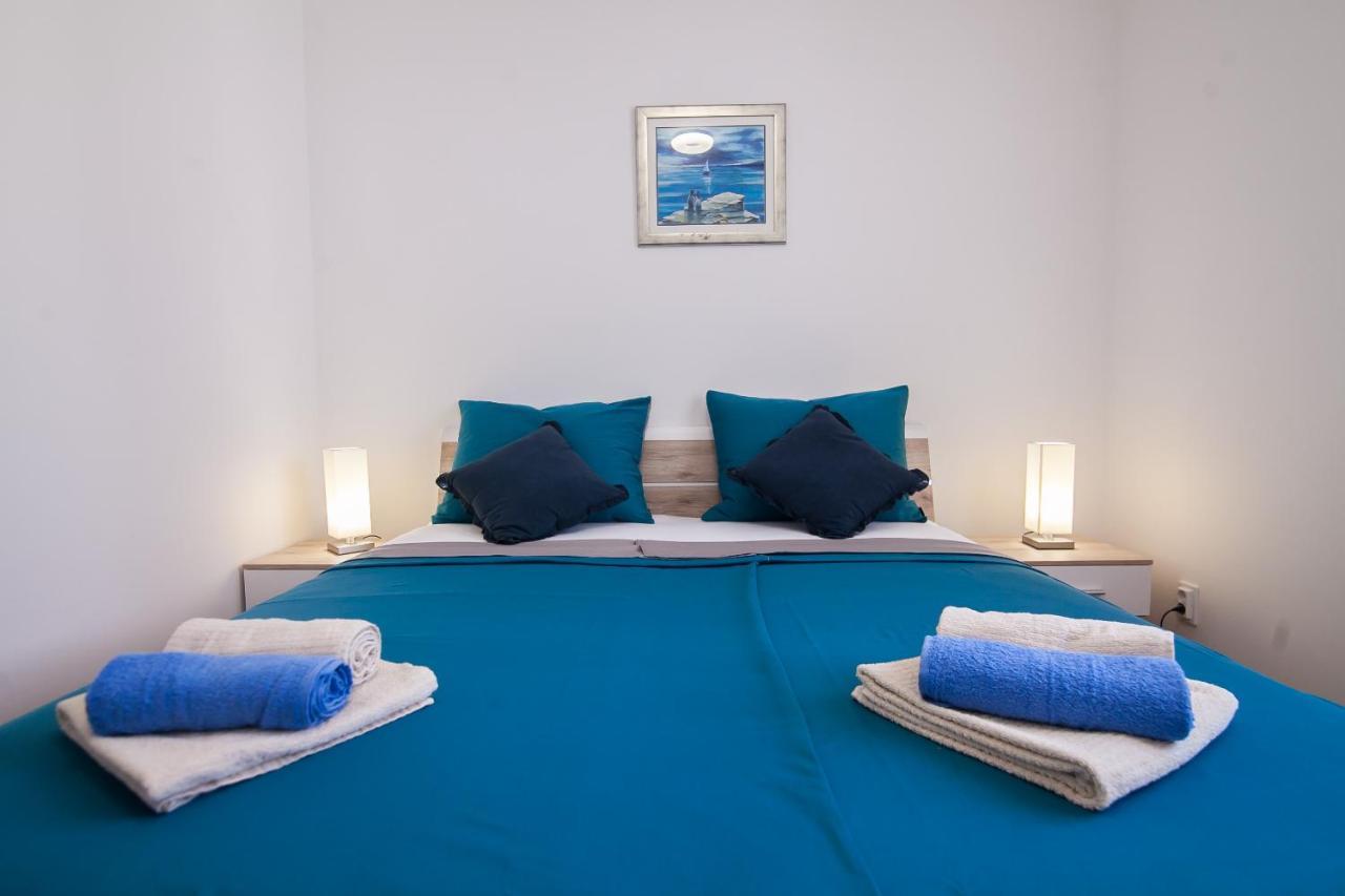 Family Apartments Brach Бол Екстериор снимка