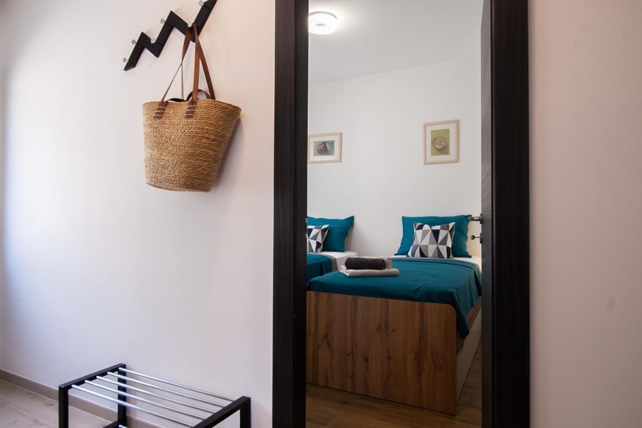Family Apartments Brach Бол Екстериор снимка