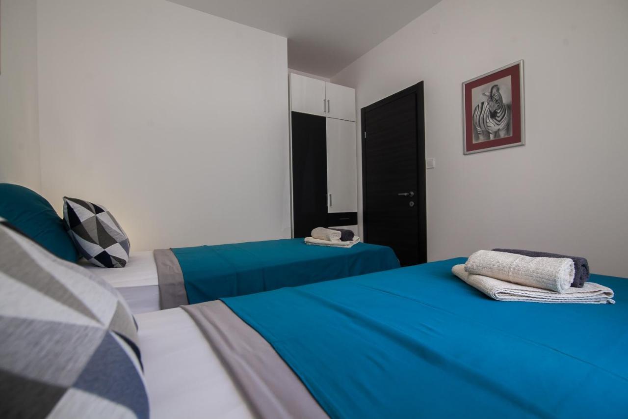 Family Apartments Brach Бол Екстериор снимка