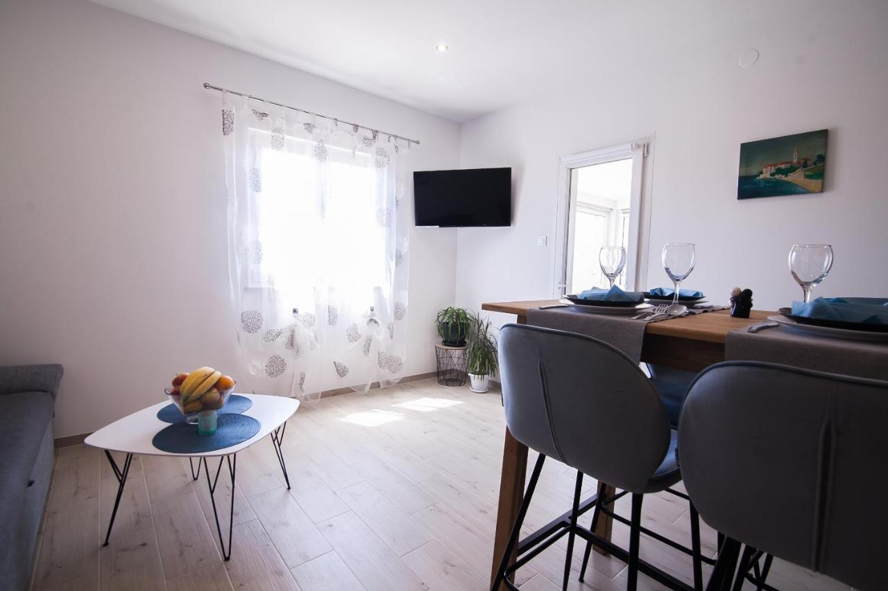 Family Apartments Brach Бол Екстериор снимка