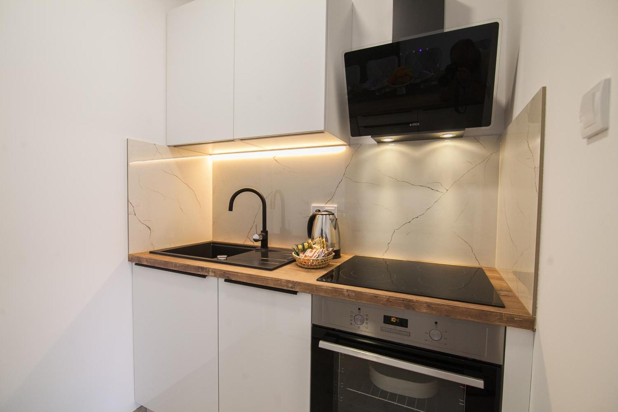 Family Apartments Brach Бол Екстериор снимка