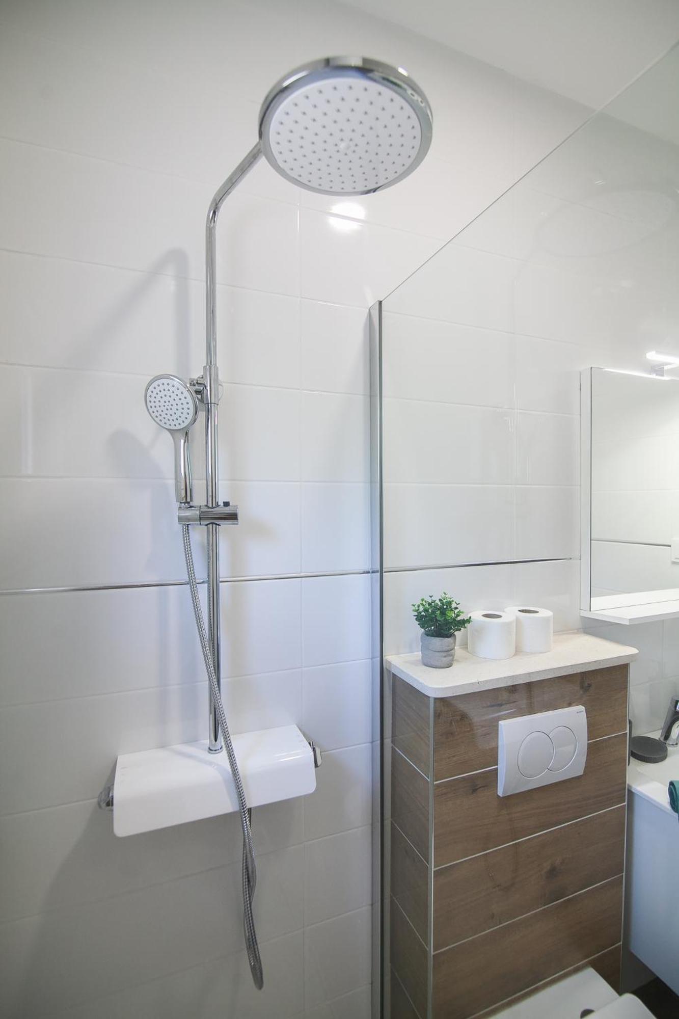 Family Apartments Brach Бол Екстериор снимка
