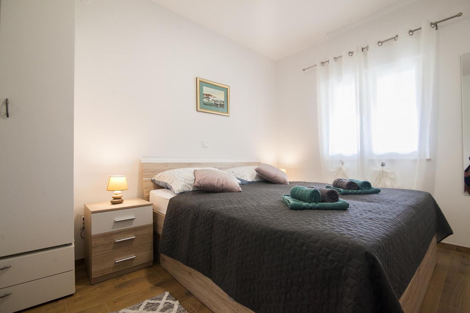 Family Apartments Brach Бол Екстериор снимка